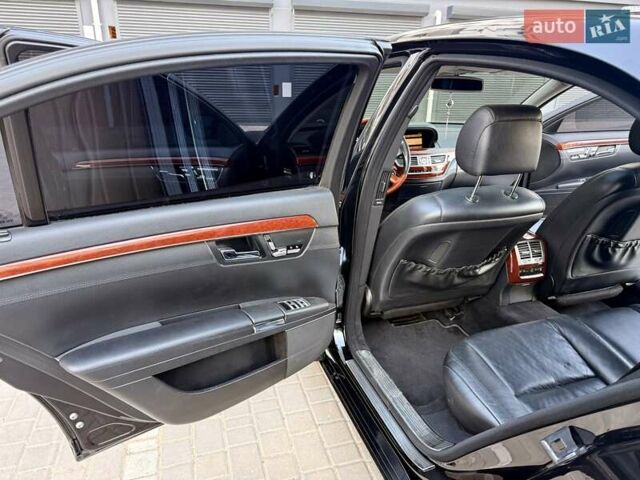 Чорний Мерседес С Клас, об'ємом двигуна 5.5 л та пробігом 375 тис. км за 10200 $, фото 16 на Automoto.ua