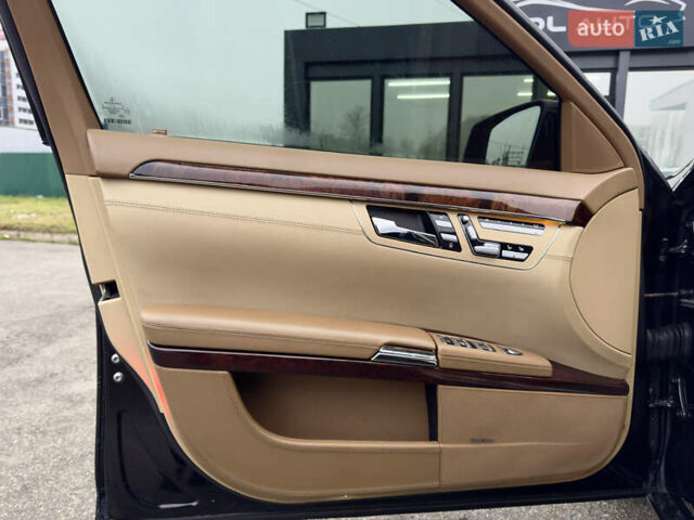 Чорний Мерседес С Клас, об'ємом двигуна 5.51 л та пробігом 193 тис. км за 12700 $, фото 27 на Automoto.ua