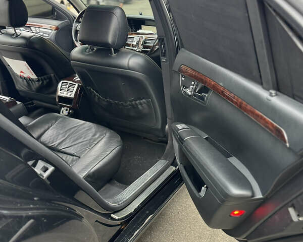 Чорний Мерседес С Клас, об'ємом двигуна 5.5 л та пробігом 390 тис. км за 10999 $, фото 17 на Automoto.ua