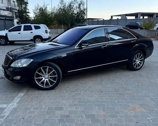Чорний Мерседес С Клас, об'ємом двигуна 5.5 л та пробігом 375 тис. км за 10200 $, фото 3 на Automoto.ua