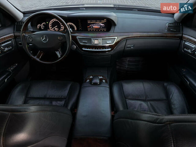 Чорний Мерседес С Клас, об'ємом двигуна 5.46 л та пробігом 224 тис. км за 11200 $, фото 13 на Automoto.ua