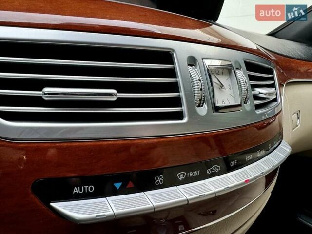 Чорний Мерседес С Клас, об'ємом двигуна 5.46 л та пробігом 241 тис. км за 9999 $, фото 52 на Automoto.ua