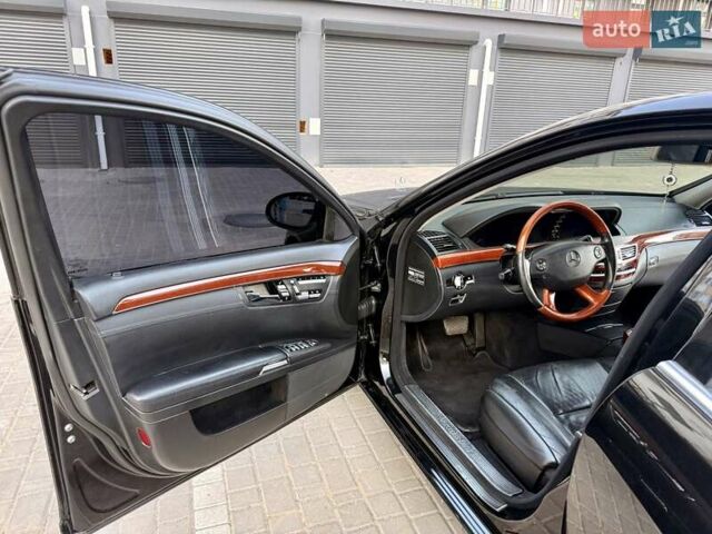 Чорний Мерседес С Клас, об'ємом двигуна 5.5 л та пробігом 375 тис. км за 10200 $, фото 17 на Automoto.ua