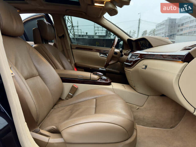 Чорний Мерседес С Клас, об'ємом двигуна 5.51 л та пробігом 193 тис. км за 12700 $, фото 49 на Automoto.ua