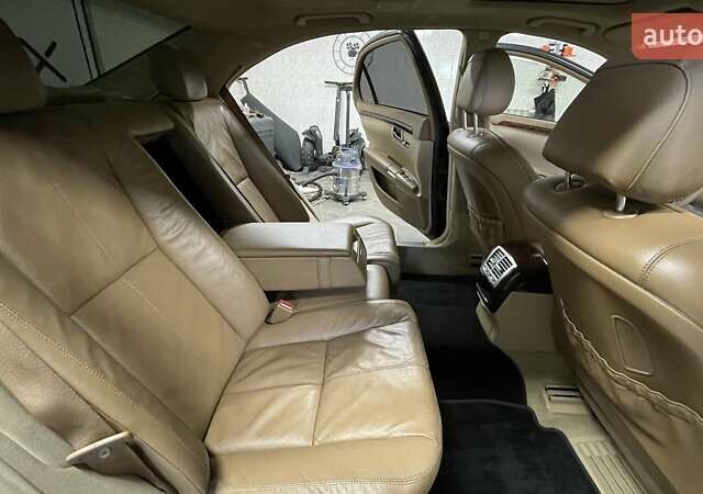 Черный Мерседес С Класс, объемом двигателя 3.5 л и пробегом 330 тыс. км за 12000 $, фото 6 на Automoto.ua