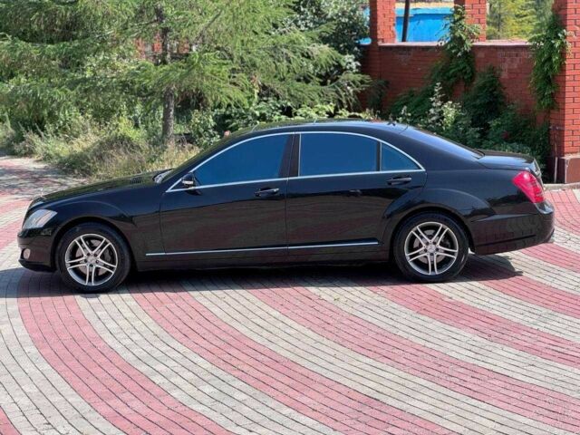 Черный Мерседес С Класс, объемом двигателя 5.5 л и пробегом 271 тыс. км за 8500 $, фото 4 на Automoto.ua