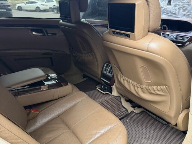 Чорний Мерседес С Клас, об'ємом двигуна 5.5 л та пробігом 300 тис. км за 6850 $, фото 7 на Automoto.ua