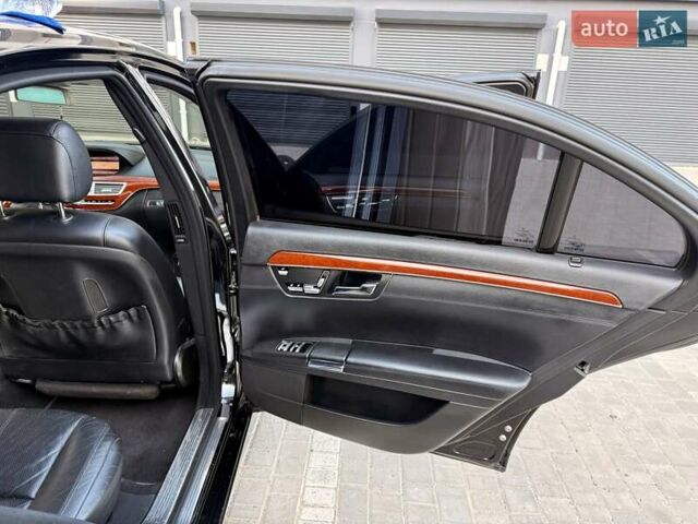 Чорний Мерседес С Клас, об'ємом двигуна 5.5 л та пробігом 375 тис. км за 10200 $, фото 13 на Automoto.ua