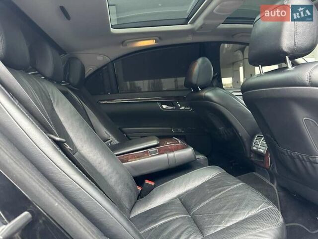 Чорний Мерседес С Клас, об'ємом двигуна 5.46 л та пробігом 400 тис. км за 10300 $, фото 16 на Automoto.ua