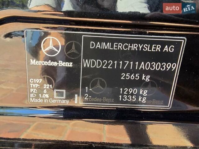 Черный Мерседес С Класс, объемом двигателя 5.5 л и пробегом 303 тыс. км за 10900 $, фото 89 на Automoto.ua
