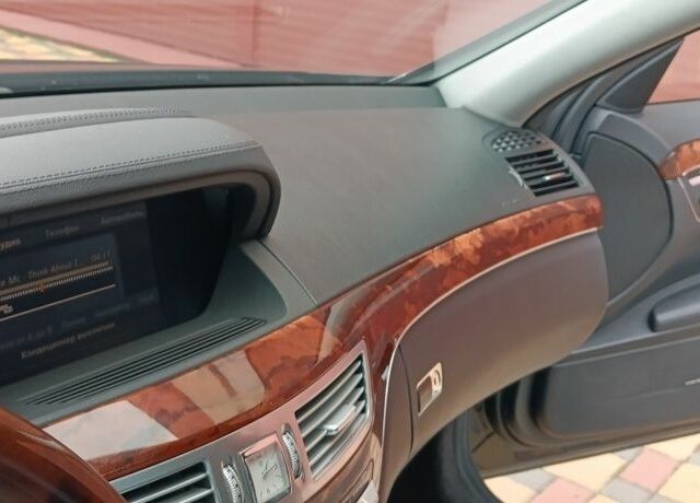 Мерседес С Класс 2006 в Гайсине на Automoto.ua Черный Мерседес С Класс, объемом двигателя 5.5 л и пробегом 207 тыс. км за 10500 $, фото 5 на Automoto.ua