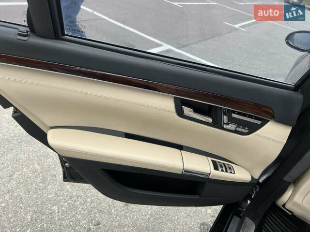 Черный Мерседес С Класс, объемом двигателя 5.5 л и пробегом 248 тыс. км за 13100 $, фото 22 на Automoto.ua