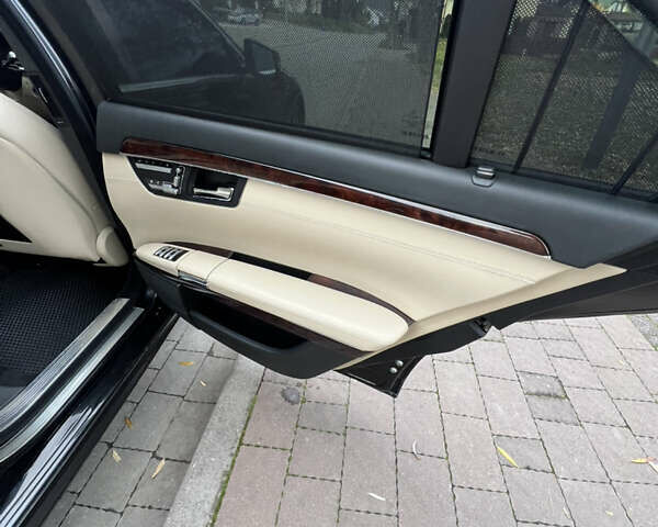 Черный Мерседес С Класс, объемом двигателя 5.51 л и пробегом 189 тыс. км за 12000 $, фото 8 на Automoto.ua