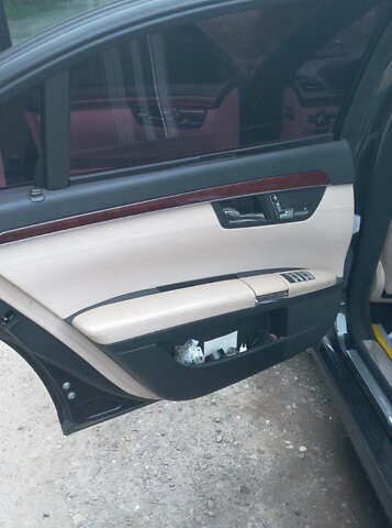 Черный Мерседес С Класс, объемом двигателя 3.5 л и пробегом 300 тыс. км за 12500 $, фото 4 на Automoto.ua