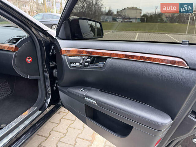 Черный Мерседес С Класс, объемом двигателя 5.46 л и пробегом 408 тыс. км за 12999 $, фото 10 на Automoto.ua