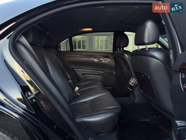 Чорний Мерседес С Клас, об'ємом двигуна 5.46 л та пробігом 224 тис. км за 11200 $, фото 23 на Automoto.ua