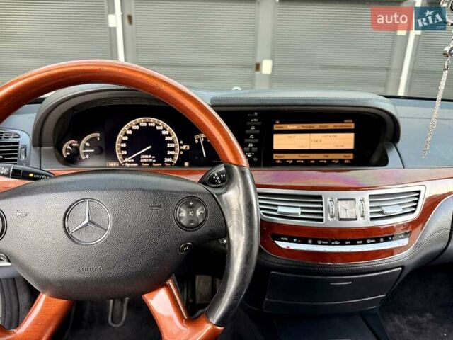 Чорний Мерседес С Клас, об'ємом двигуна 5.5 л та пробігом 375 тис. км за 10200 $, фото 20 на Automoto.ua