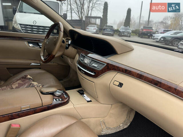 Черный Мерседес С Класс, объемом двигателя 5.44 л и пробегом 227 тыс. км за 11000 $, фото 16 на Automoto.ua