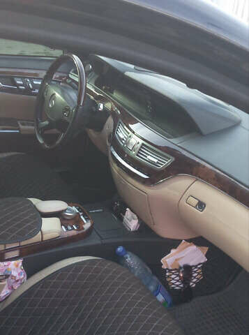 Черный Мерседес С Класс, объемом двигателя 3.5 л и пробегом 300 тыс. км за 12500 $, фото 1 на Automoto.ua