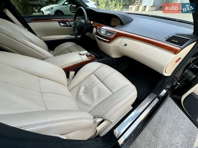 Чорний Мерседес С Клас, об'ємом двигуна 5.46 л та пробігом 241 тис. км за 9999 $, фото 37 на Automoto.ua