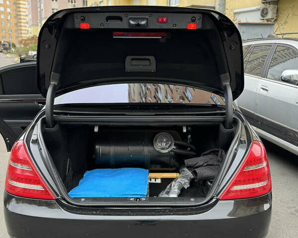 Чорний Мерседес С Клас, об'ємом двигуна 5.5 л та пробігом 390 тис. км за 10999 $, фото 16 на Automoto.ua