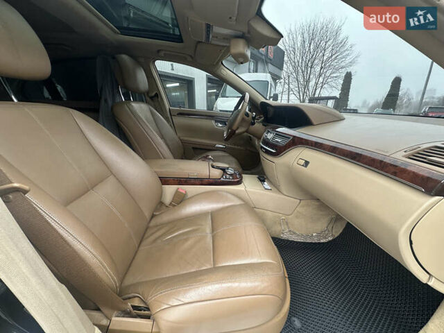 Черный Мерседес С Класс, объемом двигателя 5.44 л и пробегом 227 тыс. км за 11000 $, фото 13 на Automoto.ua