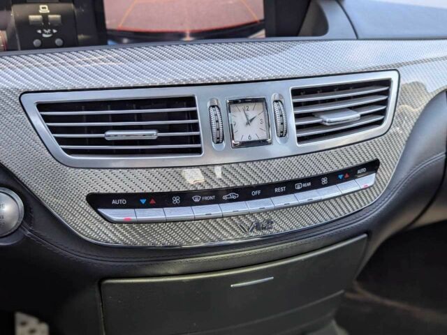 Черный Мерседес С Класс, объемом двигателя 5.5 л и пробегом 217 тыс. км за 10999 $, фото 16 на Automoto.ua