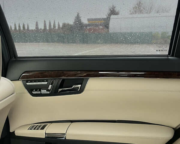 Черный Мерседес С Класс, объемом двигателя 5.5 л и пробегом 248 тыс. км за 13100 $, фото 24 на Automoto.ua