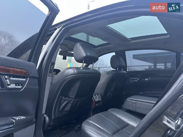 Черный Мерседес С Класс, объемом двигателя 5.46 л и пробегом 297 тыс. км за 9700 $, фото 17 на Automoto.ua