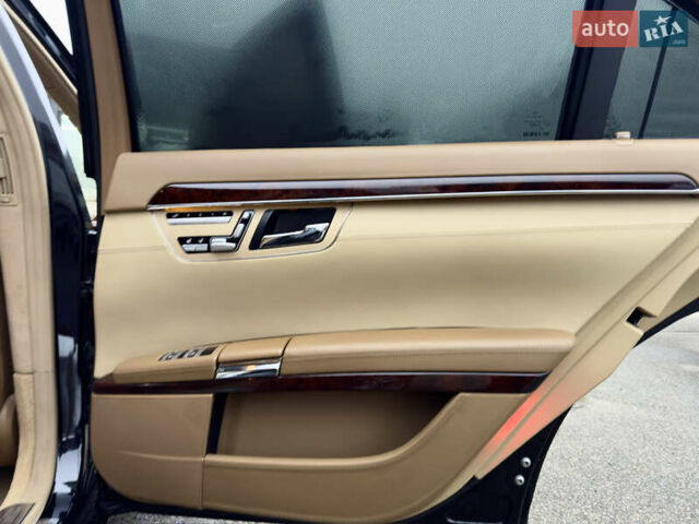 Чорний Мерседес С Клас, об'ємом двигуна 5.51 л та пробігом 193 тис. км за 12700 $, фото 39 на Automoto.ua