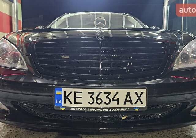 Чорний Мерседес С Клас, об'ємом двигуна 5.5 л та пробігом 294 тис. км за 13191 $, фото 1 на Automoto.ua