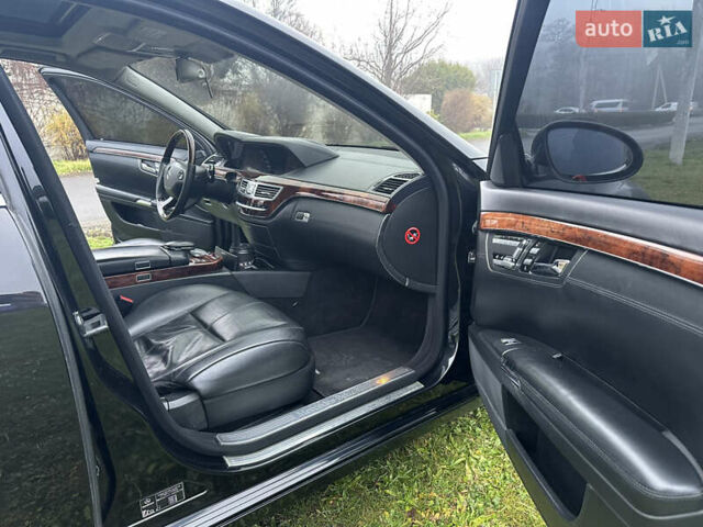 Черный Мерседес С Класс, объемом двигателя 5.46 л и пробегом 297 тыс. км за 9700 $, фото 19 на Automoto.ua