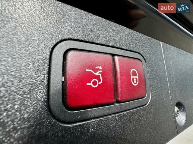 Чорний Мерседес С Клас, об'ємом двигуна 5.46 л та пробігом 241 тис. км за 9999 $, фото 47 на Automoto.ua