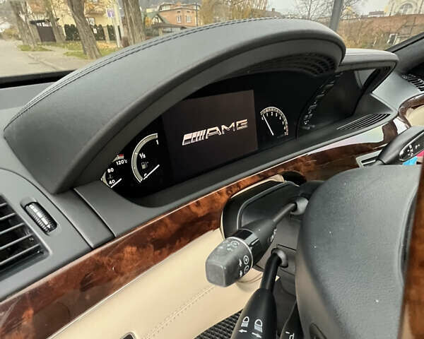 Черный Мерседес С Класс, объемом двигателя 5.51 л и пробегом 189 тыс. км за 12000 $, фото 14 на Automoto.ua