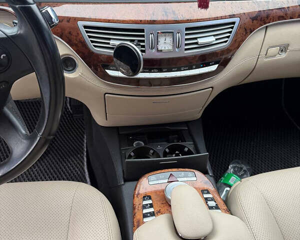 Черный Мерседес С Класс, объемом двигателя 3.5 л и пробегом 395 тыс. км за 8500 $, фото 7 на Automoto.ua