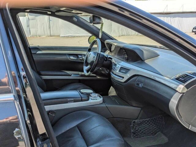 Черный Мерседес С Класс, объемом двигателя 5.5 л и пробегом 217 тыс. км за 10999 $, фото 8 на Automoto.ua