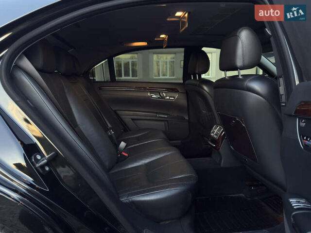 Чорний Мерседес С Клас, об'ємом двигуна 5.46 л та пробігом 224 тис. км за 11200 $, фото 28 на Automoto.ua
