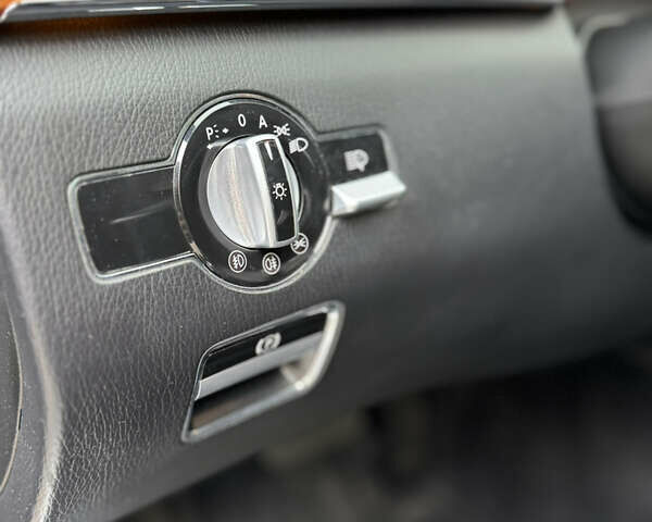 Чорний Мерседес С Клас, об'ємом двигуна 5.5 л та пробігом 390 тис. км за 10999 $, фото 21 на Automoto.ua