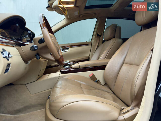 Чорний Мерседес С Клас, об'ємом двигуна 5.51 л та пробігом 193 тис. км за 12700 $, фото 29 на Automoto.ua