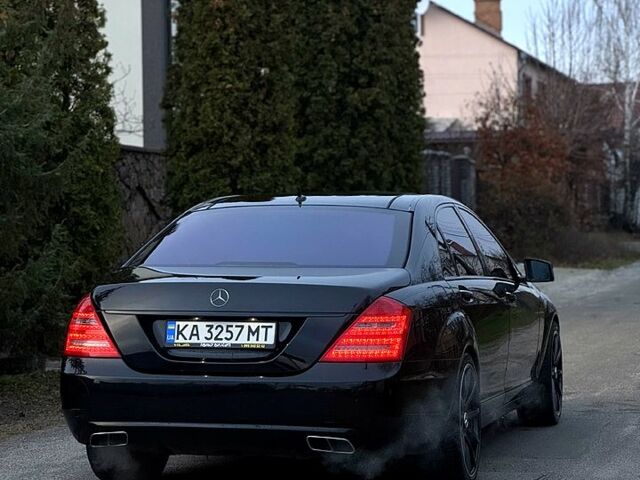 Чорний Мерседес С Клас, об'ємом двигуна 5.5 л та пробігом 280 тис. км за 13000 $, фото 1 на Automoto.ua