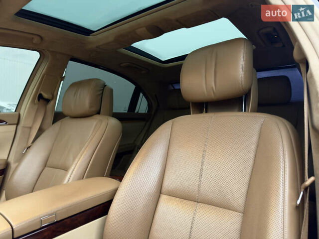 Чорний Мерседес С Клас, об'ємом двигуна 5.51 л та пробігом 193 тис. км за 12700 $, фото 30 на Automoto.ua