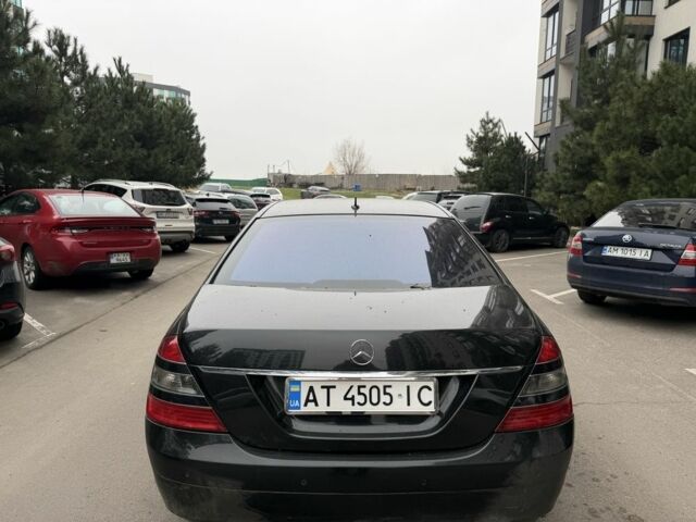 Чорний Мерседес С Клас, об'ємом двигуна 5.5 л та пробігом 300 тис. км за 6850 $, фото 2 на Automoto.ua