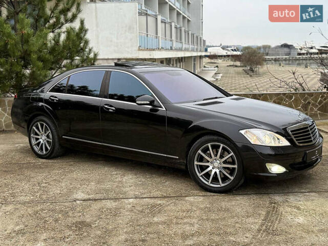 Черный Мерседес С Класс, объемом двигателя 5.46 л и пробегом 350 тыс. км за 10900 $, фото 1 на Automoto.ua