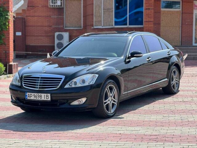 Черный Мерседес С Класс, объемом двигателя 5.5 л и пробегом 271 тыс. км за 8500 $, фото 2 на Automoto.ua