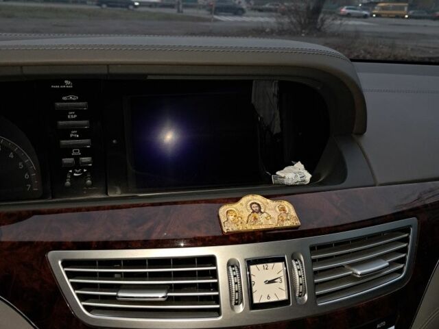 Чорний Мерседес С Клас, об'ємом двигуна 5.5 л та пробігом 168 тис. км за 15000 $, фото 7 на Automoto.ua