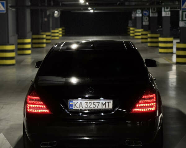 Чорний Мерседес С Клас, об'ємом двигуна 5.5 л та пробігом 390 тис. км за 10999 $, фото 5 на Automoto.ua