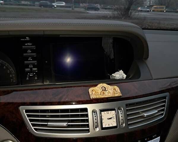 Чорний Мерседес С Клас, об'ємом двигуна 5.5 л та пробігом 168 тис. км за 15000 $, фото 6 на Automoto.ua