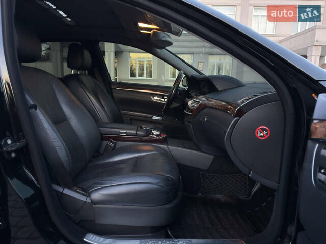 Чорний Мерседес С Клас, об'ємом двигуна 5.46 л та пробігом 224 тис. км за 11200 $, фото 8 на Automoto.ua