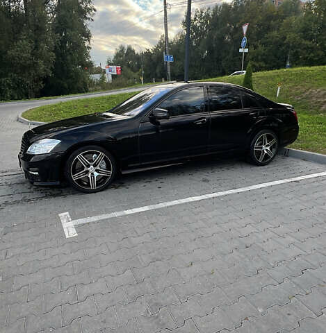 Черный Мерседес С Класс, объемом двигателя 3.5 л и пробегом 220 тыс. км за 10000 $, фото 4 на Automoto.ua