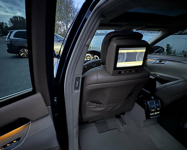 Чорний Мерседес С Клас, об'ємом двигуна 5 л та пробігом 229 тис. км за 8700 $, фото 19 на Automoto.ua